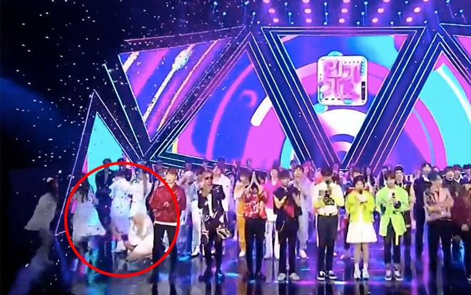 Bắn pháo chúc mừng bất ngờ, SBS Inkigayo gây phẫn nộ vì khiến các thành viên EXID khuỵu gối trong sợ hãi Ảnh 2