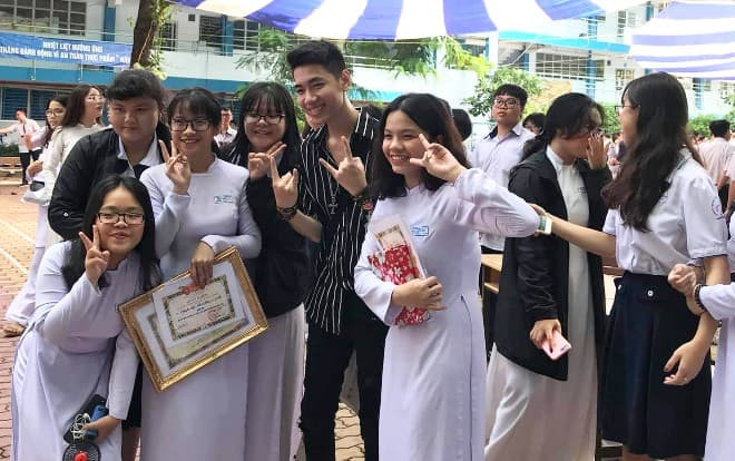 Hậu chuyện 'ganh ghét' Jack vì được fan nữ buộc dây giày, lần này K-ICM đã được bù đắp rồi đây! Ảnh 2