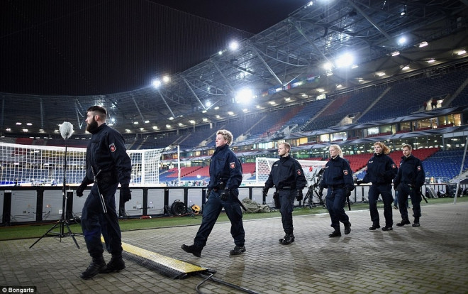 SVĐ diễn ra chung kết Europa League và nỗi lo bị đánh bom Ảnh 2