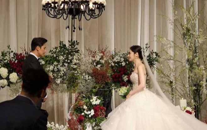 Đám cưới Choo Ja Hyun - Vu Hiểu Quang: Lễ đường lung linh, hoa cưới giống của Song Hye Kyo Ảnh 2