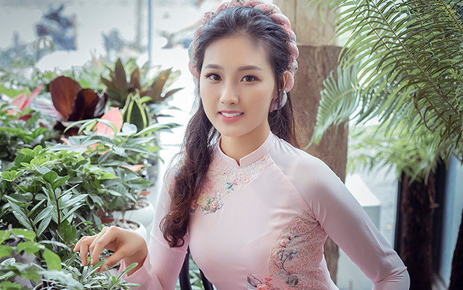 Hoa khôi Học viện Ngân hàng xinh như hoa hậu khi diện áo dài truyền thống Ảnh 2