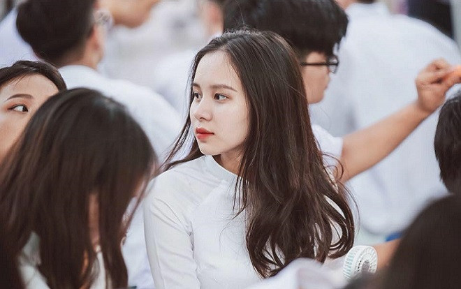 Loạt ảnh xinh ngây ngất của nữ sinh mặc áo dài đẹp nhất THPT Phan Đình Phùng Ảnh 2