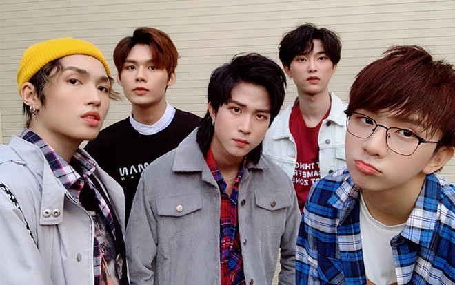 'Tỉnh' như fan Uni5: Mê mệt ngắm thần tượng dance cover Kpop nhưng không quên giục… comeback Ảnh 2