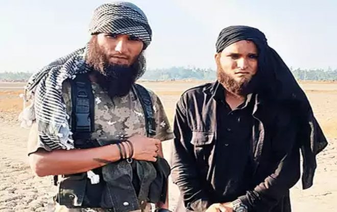 Diễn viên Bollywood bị cảnh sát 'tóm' khi có vẻ ngoài y chang khủng bố đi dạo trên phố Ảnh 2