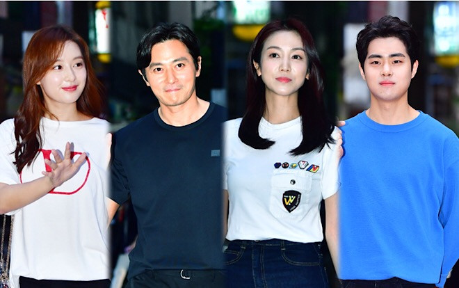 Tiệc liên hoan phim 'Arthdal Chronicles': Song Joong Ki vắng mặt, Kim Ji Won xinh xắn bên Jang Dong Gun Ảnh 2