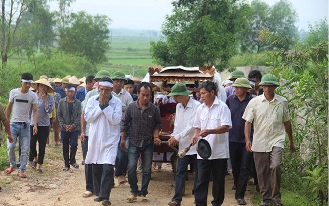 Tan thương phủ kín quê nghèo 5 học sinh tử vong do đuối nước: 'Hôm trước nó còn khoe được học sinh giỏi, vậy mà…' Ảnh 2