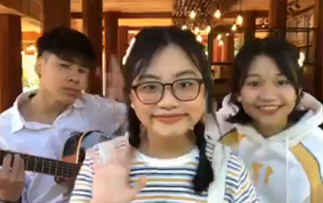 Clip: Click xem ngay bộ 3 The Voice Kids 2013 Phương Mỹ Chi - Quang Nhật - Phương Duyên cover '60 năm cuộc đời' Ảnh 2