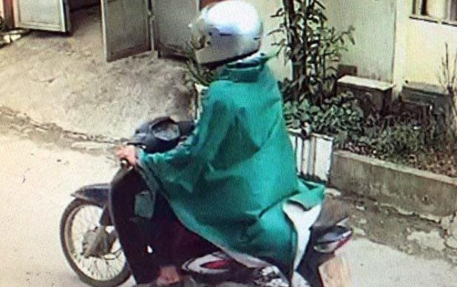 Đã bắt giữ nghi phạm mặc áo mưa cầm súng nhựa vào ngân hàng Agribank cướp hơn 500 triệu đồng Ảnh 2