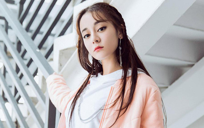 Địch Lệ Nhiệt Ba đang chuyển mình: Từ phim ảnh chuyển sang kéo nhân khí từ show thực tế? Ảnh 2