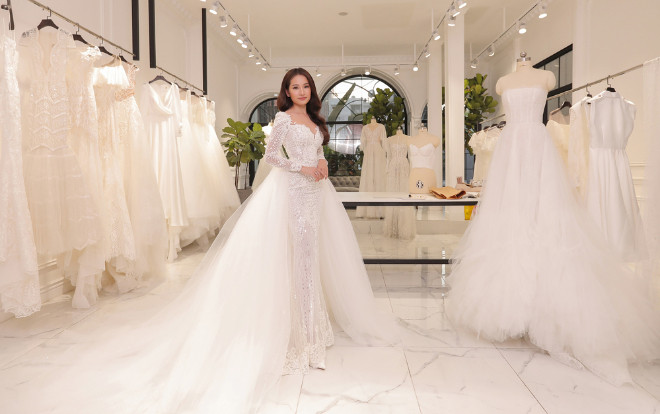 Cận cảnh chiếc váy cưới tuyệt đẹp của cô dâu Sara Lưu trong ngày trọng đại Ảnh 2