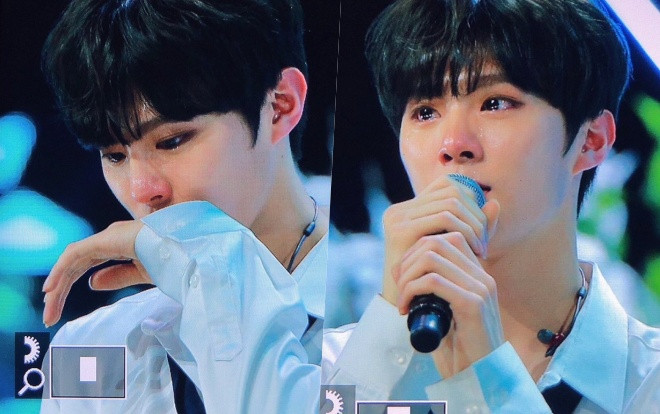 Rò rỉ hình ảnh vòng 2 PRODUCE X 101: Kim Wooseok bật khóc nức nở với màn trình diễn xúc động Ảnh 2