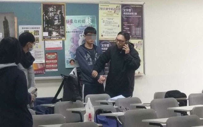 Theo đuổi 5 năm nhưng không thành, nam sinh dùng dao tấn công bạn gái ngay trong lớp Ảnh 2