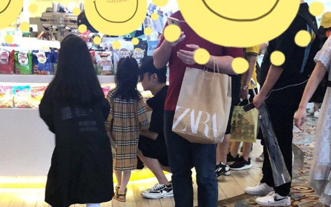 Đóng vai người cha tốt, Trương Đan Phong - Hồng Hân dẫn con gái đi xem nhạc hội để cổ vũ cho Trương Hạo Liêm Ảnh 2