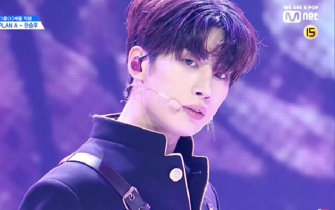 Produce X 101: ‘Chàng trai vàng của làng bám người’ - Han Seung Woo đòi tắm chung với cả phòng Ảnh 2