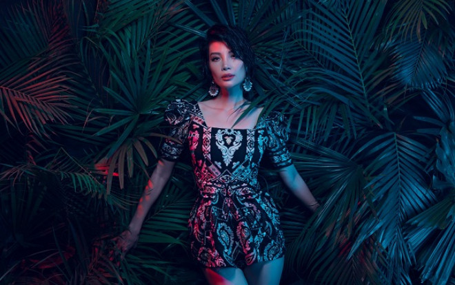 Siêu mẫu vàng thập niên 90 Vũ Cẩm Nhung khoe thần thái đỉnh cao trong bộ ảnh thời trang Ảnh 2