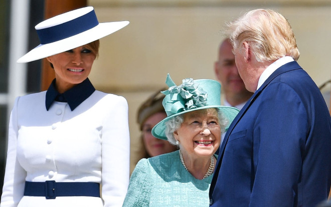 Đệ nhất Phu nhân Mỹ chọn phong cách giống Công nương Diana khi gặp Nữ hoàng Anh  Ảnh 2