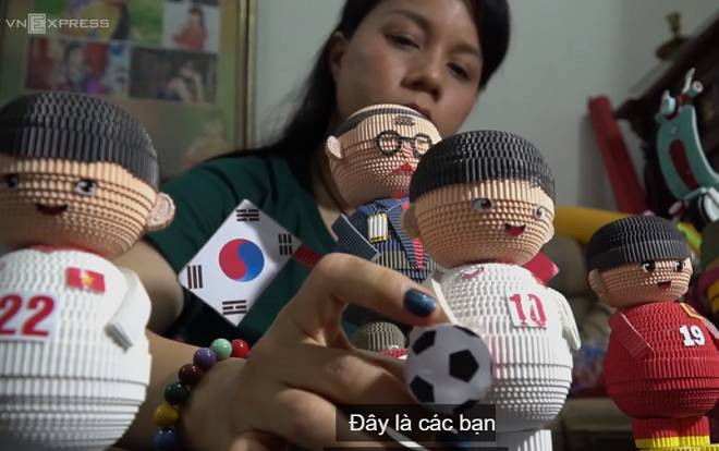 Người phụ nữ ở Sài Gòn làm mô hình tuyển Việt Nam từ giấy kami Ảnh 2