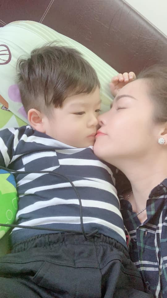 Sau khi tiết lộ gia đình chồng ngăn cản, Nhật Kim Anh chia sẻ nhớ con trai rất nhiều