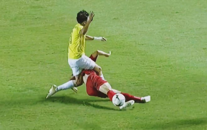 'Messi Thái Lan' cổ vũ đánh Đoàn Văn Hậu: 'Tát vào cái mặt tồi tệ đó' Ảnh 2
