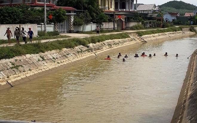 Trượt chân ngã xuống kênh, cụ bà 84 tuổi đuối nước tử vong Ảnh 2