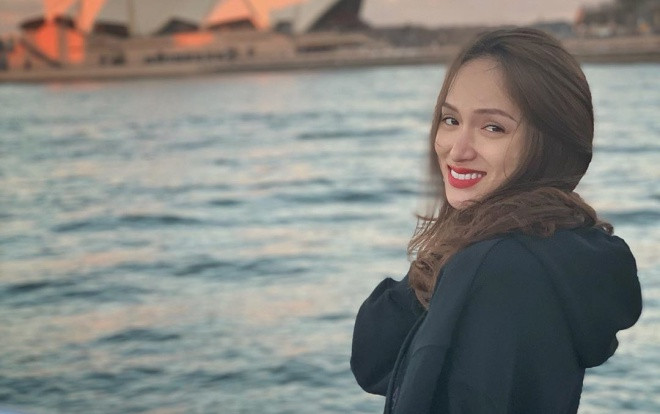 Hương Giang đăng ảnh tại Sydney, fan hâm mộ bảo ‘vì nhìn chị nhiều nên em bị cận’ Ảnh 2