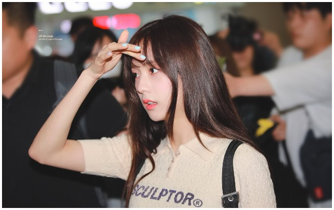 Cắt mái mưa lưa thưa chưa kịp khen JiSoo (BlackPink) lại bị nốt mụn 'khổng lồ' giữa trán chiếm hết spotlight Ảnh 2