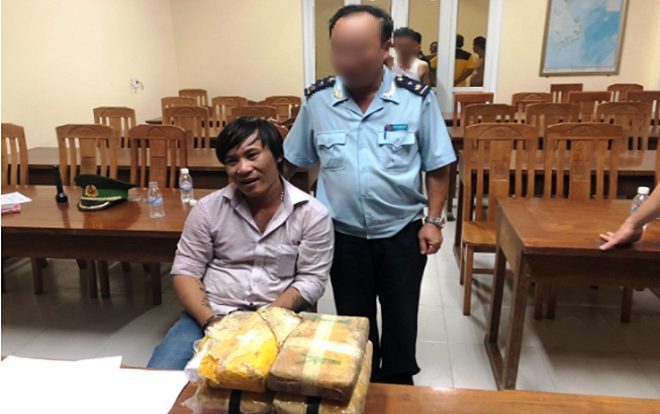 Phát hiện 40.000 viên ma túy tổng hợp mang từ Lào về giấu trong 2 bình gỗ Ảnh 2