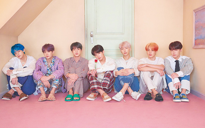 V (BTS) òa khóc tại Paris và đây là cách các thành viên BTS an ủi anh Ảnh 2