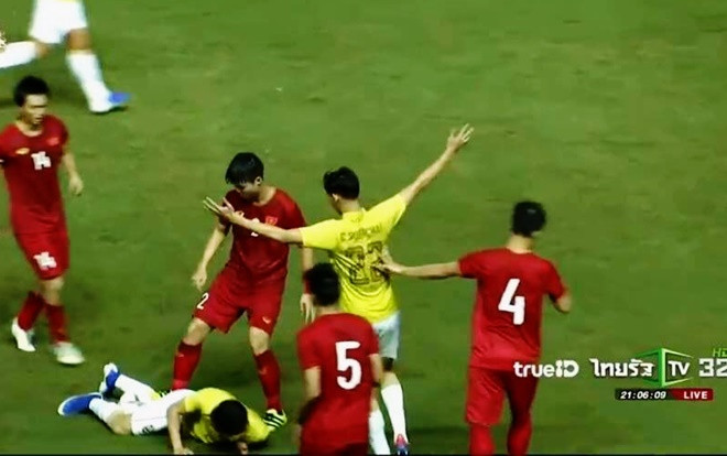 CĐV Thái Lan cay cú: 'Duy Mạnh đá xấu, đá láo sao không nói' Ảnh 2