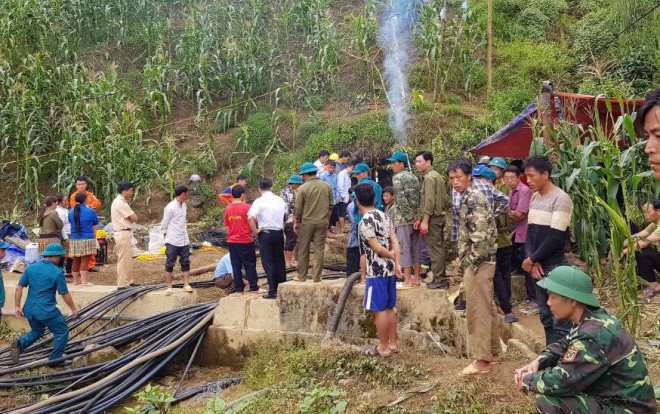 Cứu hộ người đàn ông mắc kẹt 8 ngày trong hang đá sâu 40m: Chỉ còn 10% cơ hội sống sót! Ảnh 2