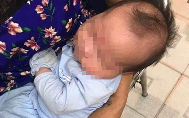 Bé trai 2 tháng tuổi bị bỏ rơi với lời nhắn ‘Mẹ thương con lắm, con đừng hận mẹ’ Ảnh 2