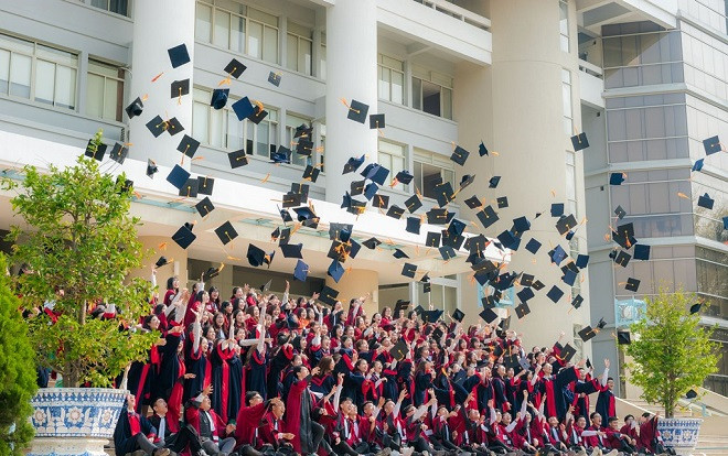 Sinh viên Đại học Quốc gia TP.HCM sẽ được học cùng lúc đại học - thạc sĩ Ảnh 2