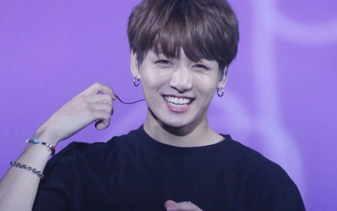 Cố gắng lại gần 1 fan khuyết tật, Jungkook (BTS) bị xô đẩy khiến Army vô cùng phẫn nộ Ảnh 2