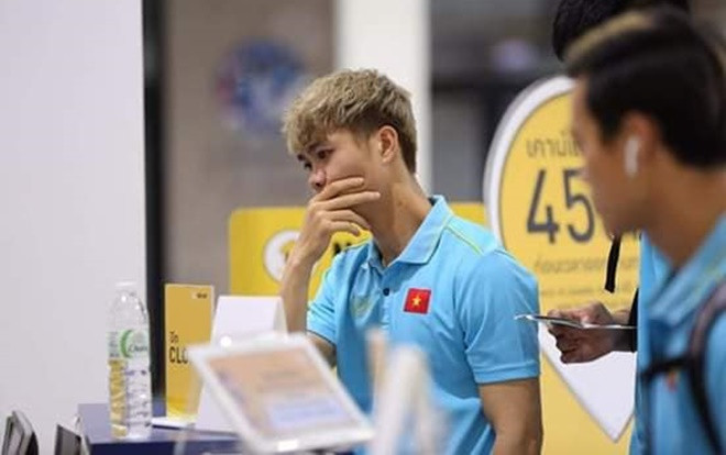 Sút hỏng pen, Công Phượng còn phải 1 mình về nước vì lý do này Ảnh 2