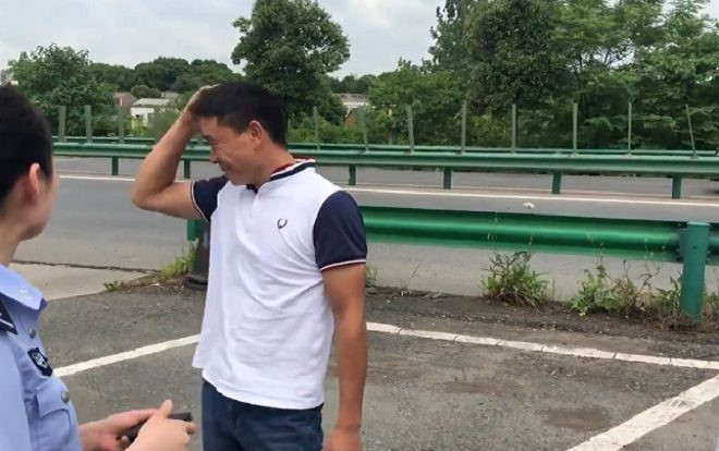 Con rể 'bỏ quên' bố vợ, chạy xe hơn 100 km mới phát hiện ra Ảnh 2