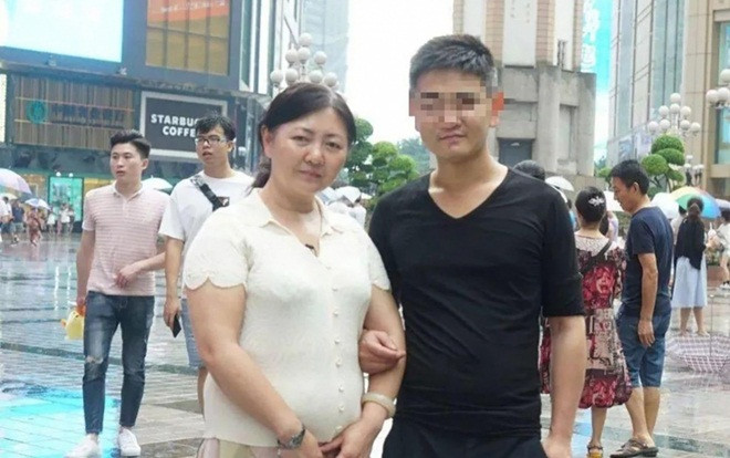 Nuôi hơn 20 năm mới biết không phải con trai ruột, bà mẹ kiện tòa án đòi bồi thường gần 10 tỷ Ảnh 2