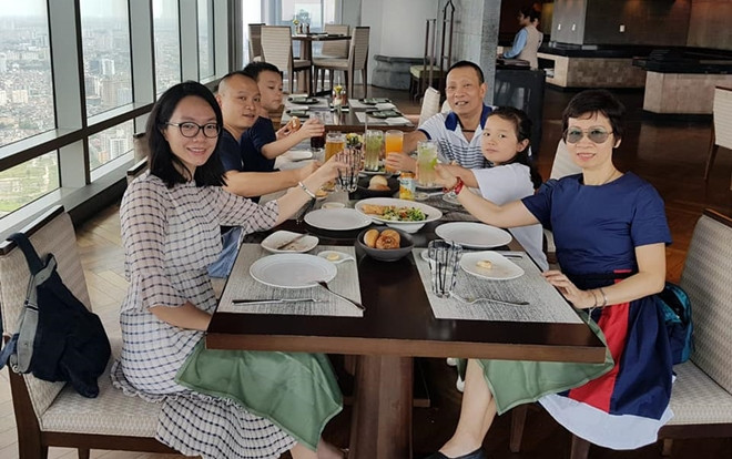 MC, nhà báo Lại Văn Sâm bất ngờ đăng ảnh đại gia đình trong ngày sinh nhật lần thứ 62 Ảnh 2