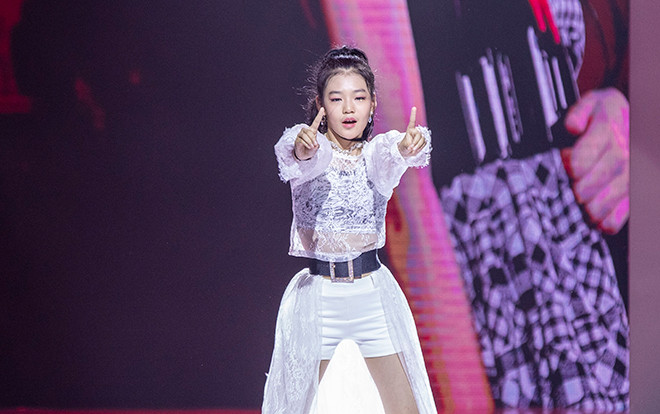 Mẫu nhí mặc chất lừ, catwalk tưng bừng trên sàn diễn Ảnh 2