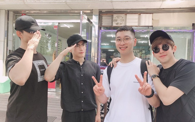 Các thành viên 2PM tiễn sao 'Thư ký Kim' Chansung nhập ngũ, gửi những lời nhắn vô cùng đáng yêu Ảnh 2