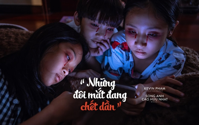 'Những đôi mắt đang chết dần': Bộ ảnh bóc trần cách dạy con bằng điện thoại của cha mẹ thời hiện đại Ảnh 2