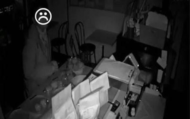 Tên trộm 'đói nhất quả đất': Ngồi ăn bánh mì trong tiệm suốt 4 tiếng mới chịu cuỗm tiền rời đi Ảnh 2