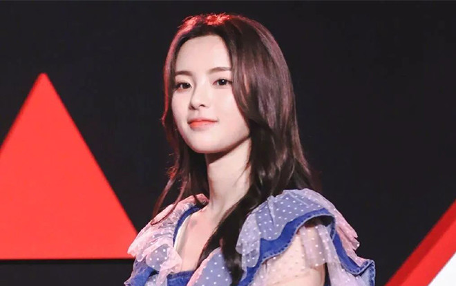 Dương Siêu Việt cơ trí phản hồi về việc trang phục bị chê bai Ảnh 2