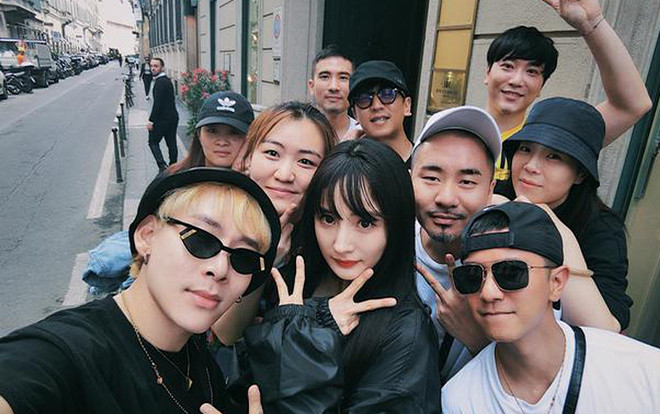 Dương Mịch xuất hiện ở Milan cùng tạo hình tóc mái siêu trẻ trung Ảnh 2