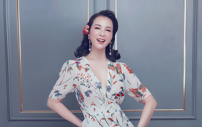 MC Thanh Mai khoe lưng trần gợi cảm ở tuổi trung niên Ảnh 2