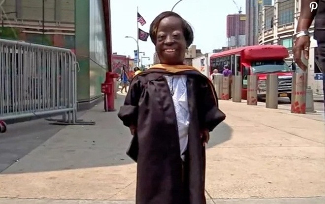 Cô gái cao 90 cm kiên cường chống chọi bệnh hiếm suốt 24 năm và gặt hái thành công đáng ngưỡng mộ Ảnh 2