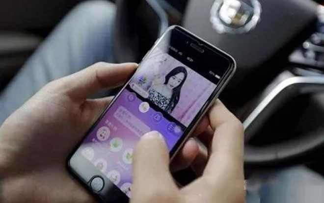 Tiêu hơn 1 tỷ tiền chat mạng ảo, người đàn ông khiến mẹ già uất nghẹn tới mức qua đời Ảnh 2