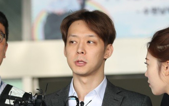 Park Yoochun (JYJ) khóc lóc hối hận, tòa xem xét mức án 1 năm 6 tháng tù giam Ảnh 2