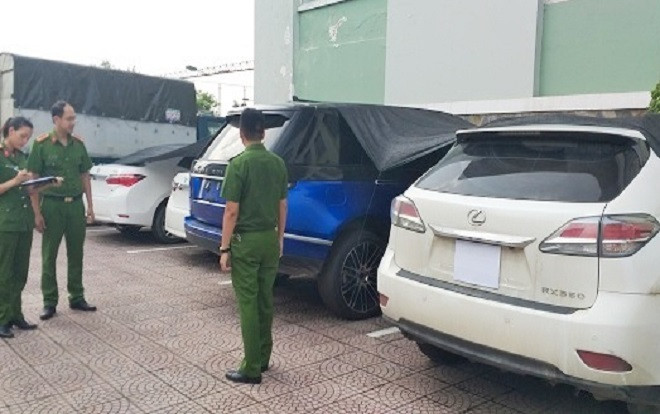 Triệt xóa đường dây buôn lậu xe hạng sang qua biên giới Ảnh 2