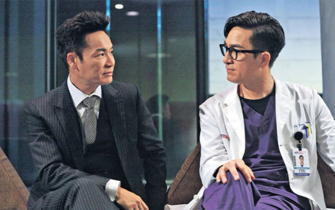 'Người hùng blouse trắng': Quách Tấn An khen đây là kịch bản thần thánh, tạo hình trong 2 tập đầu của Mã Quốc Minh cực ngầu Ảnh 2