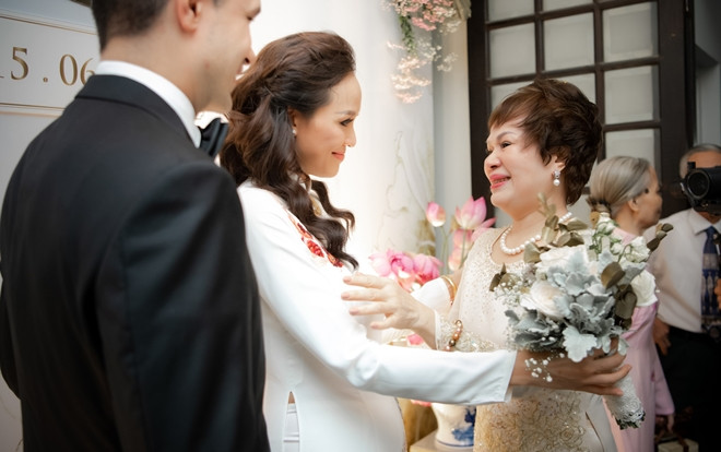 Phương Mai nghẹn ngào xúc động, nghe mẹ đẻ dặn dò trước lúc bước lên xe hoa Ảnh 2